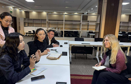 АНУ-ын Энх тайвны корпусын сайн дурын ажилчид уулзалт хийлээ