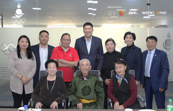 МҮОХ ахмадууддаа хүндэтгэл үзүүллээ