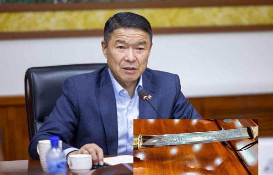 “Зэв залуусын холбоо”-ны тэргүүн: Бид өөрсдийн брэнд болох сэлэмний дээжээсээ Д.Батлут сайд бэлэглэсэн учир нэг ч төгрөгийн төсөв аваагүй  