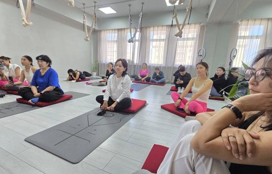 Вивик Кумар “Карма иогийн төв”-д аштанга виняаса сургалтыг удирдан явууллаа