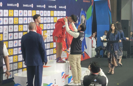 Г.Доржсүрэн самбо бөхийн идэрчүүдийн дэлхийн аварга боллоо