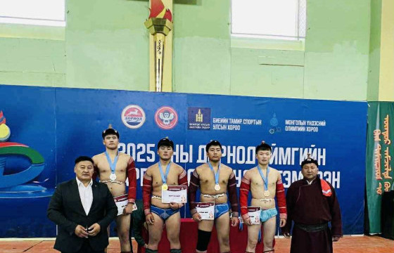 Б.Бат-Эрдэнэ, Б.Дөлгөөн нар Дорнод аймгийн үндэсний бөхийн тэмцээнд түрүүлэв