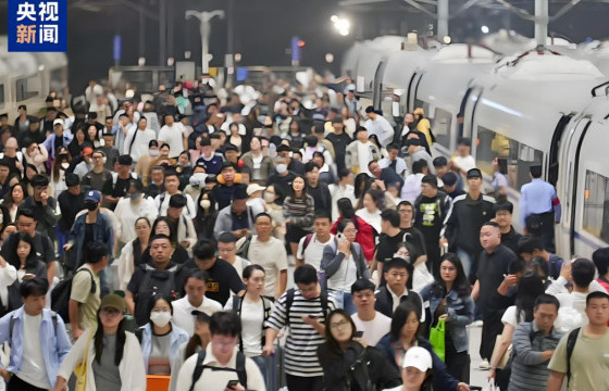 Хятадын үндэсний баярын үеэр төмөр замаар 100 сая зорчигч зорчжээ