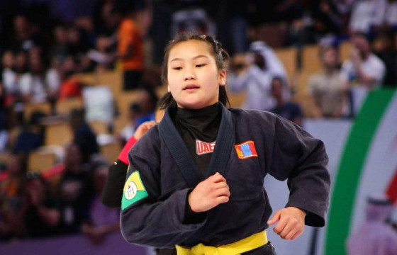 Г.БАТЦЭЦЭГ:  Бэлтгэлээ чамбайруулж  дэлхийн аварга болох мөрөөдөл байна