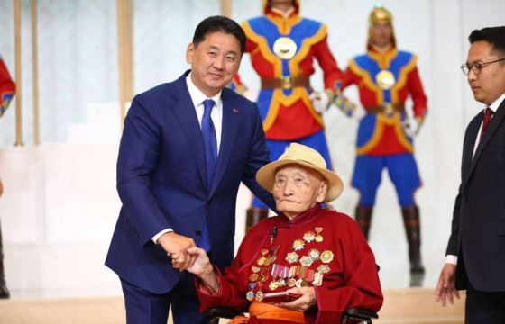  ЭХ ОРНЫХОО ТӨЛӨӨ 24-ХӨН НАСТАЙДАА БАЙЛДАЖ, УЛСЫНХАА ХИЛИЙГ 17 ЖИЛ МАНАСАН У.ДОРЖПАЛАМ ГУАЙ 80 ЖИЛИЙН ДАРАА УЛСЫН БААТАР БОЛСОН НЬ