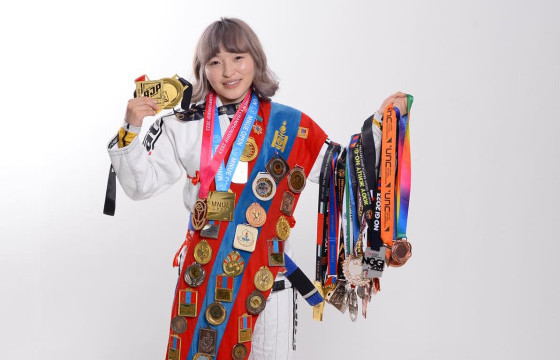 Б.ОДГЭРЭЛ: Дэвжээнд анх гарахад мэдэрсэн мэдрэмж, сандрал, догдлол, айдсаа одоо бодоход хөөрхөн, хөгжилтэй санагддаг