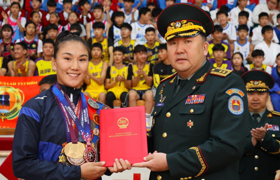 “Алдар” спорт хороо Т.Энхжин, П.Орхон нарыг орон сууцаар шагнав