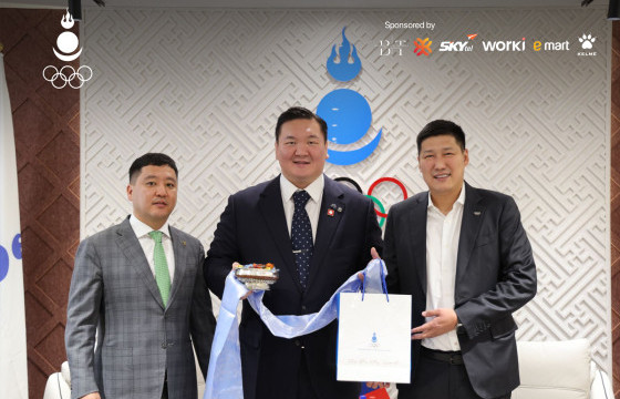 Хакухо М.Даваажаргал болон холимог тулааныхан “Олимпик хаус” зочиллоо