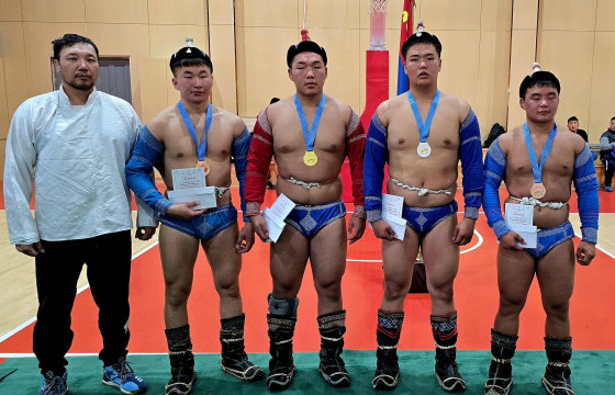 ХУД-ийн өсвөрийн үндэсний бөхийн тэмцээн боллоо