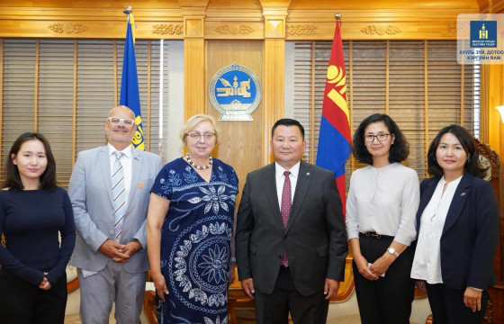 ЕВРОПЫН ХОЛБООНООС МОНГОЛ УЛСАД СУУГАА ОНЦ БӨГӨӨД БҮРЭН ЭРХТ ЭЛЧИН САЙД ИНА МАРЧЮЛЁНИТЕГ ХҮЛЭЭН АВЧ УУЛЗЛАА