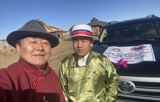 Т.Тулгын ДАШТ-ий мөнгөн медалийг “Ланд-300” авто машинаар мялаалаа