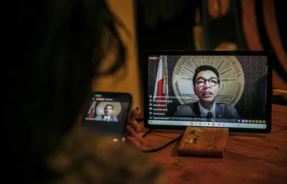 Жагсагчдаас зугтаасан Мадагаскарын Ерөнхийлөгч “сураггүй” болжээ