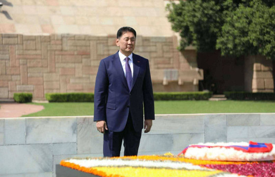 Монгол Улсын Ерөнхийлөгч У.Хүрэлсүх Махатма Ганди-гийн дурсгалын цогцолборт цэцэг өргөлөө