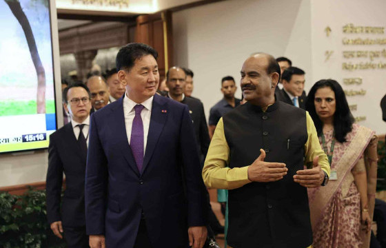 Монгол Улсын Ерөнхийлөгч У.Хүрэлсүхэд Бүгд Найрамдах Энэтхэг Улсын Парламентын Доод танхимын дарга Ом Бирла бараалхав