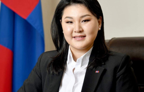 Э.БОЛОРМАА: Өөрийн намын ах нартаа ч, сөрөг хүчиндээ ч гутаж байна