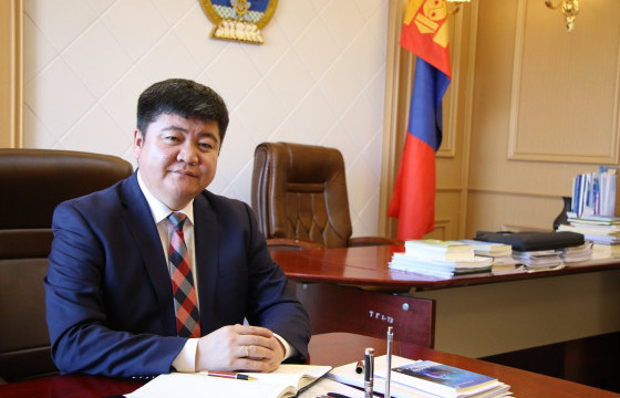 Ц.САНДАГ-ОЧИР: ҮНДСЭН ХУУЛИЙН ЦЭЦИЙНХЭН ЦЭЦИЙН ТУХАЙ ХУУЛИА ЗӨРЧИЖ, ДУНД СУУДЛЫН ХУРАЛДААНЫГ АЛГАСАЖ БАЙНА