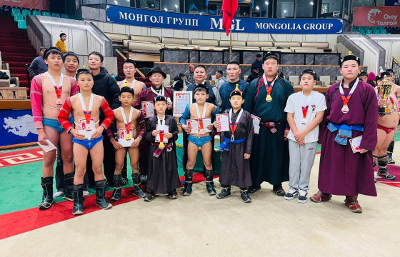 БГД-ийн үндэсний бөхийн баг хотын аваргын дэд байрт шалгарлаа