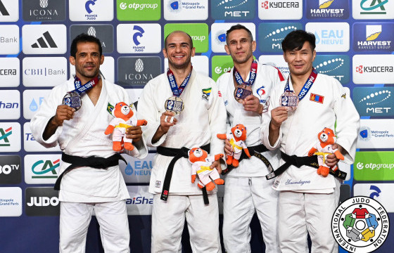 С.Чинзориг, Ч.Баярмагнай нар “Гранд мастерс”-аас хүрэл медаль хүртлээ