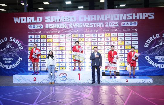 Н.Баярмаа, Э.Номинтуяа нар самбо бөхийн дэлхийн аваргаас хүрэл медаль хүртлээ