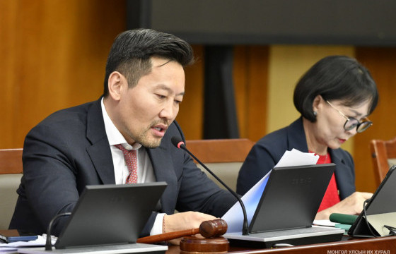 Х.ГАНХУЯГ: Би өнөөдөр албаар улаан зангиа зүүсэн