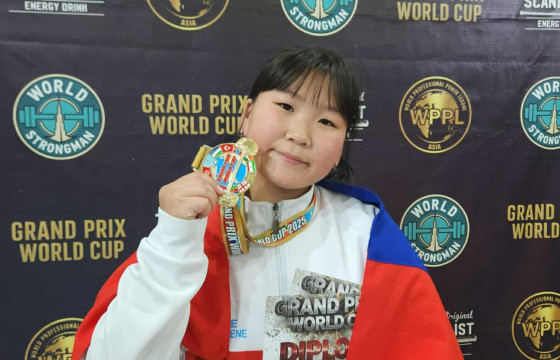 Б.Цэлмэг гараар татах хүчний дэлхийн цомын аварга боллоо