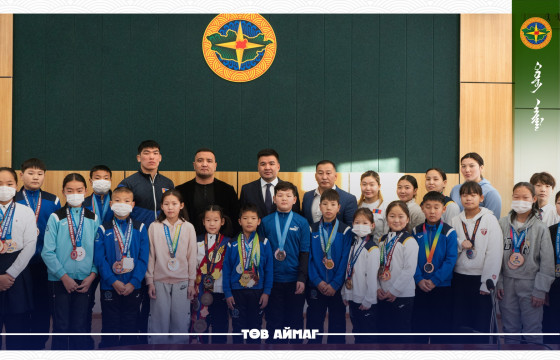 Төв аймгийн Засаг дарга чөлөөт бөхийн тамирчдыг хүлээн авч уулзав