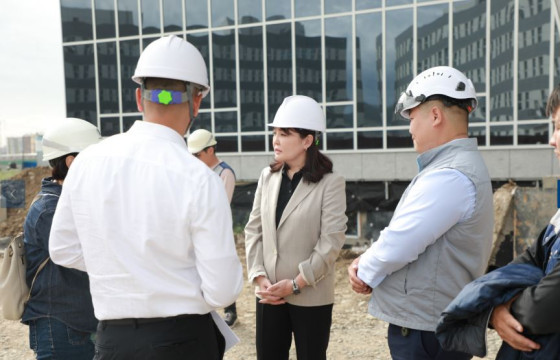 Шинжлэх ухааны хүрээлэнгүүдийн нэгдсэн цогцолбор барилгын ажлын явцтай Барилгын хөгжлийн төвийн удирдлагууд танилцлаа