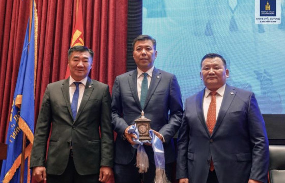 ХУУЛЬ ЗҮЙ, ДОТООД ХЭРГИЙН САЙД Б.ЭНХБАЯР АЖЛАА ХҮЛЭЭН АВЛАА