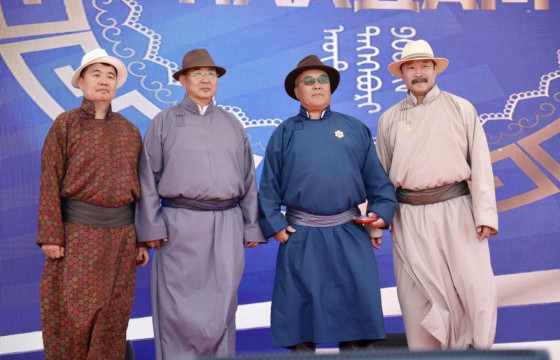 Монгол Улсад автотээврийн салбар үүсэж хөгжсөний түүхт 100 жилийн ойд зориулсан бэсрэг наадам Хүй 7 худагт өргөн дэлгэр болж байна.