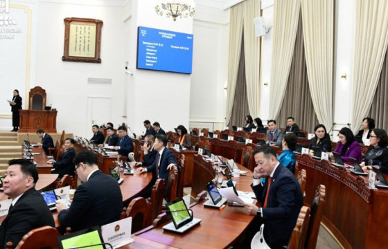 Гэр бүлийн тухай болон Гэр бүлийн хэрэг шүүхэд хянан шийдвэрлэх тухай хуулийн төслүүдийг анхны хэлэлцүүлэгт шилжүүлэв