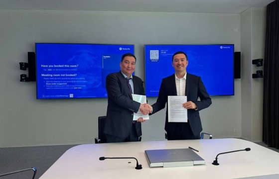 “ҮНДЭСНИЙ ДАВХАР ДААТГАЛ” ХК-НЫ ГҮЙЦЭТГЭХ ЗАХИРАЛ Б.ЖАВХЛАНТ SWISS RE КОМПАНИТАЙ ХАМТРАН АЖИЛЛАХ САНАМЖ БИЧИГТ ГАРЫН ҮСЭГ ЗУРЛАА.