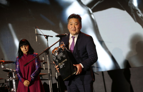 Монголбанкны Ерөнхийлөгч Б.Лхагвасүрэн “Economic Catalyst” шагналыг хүртлээ