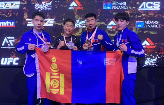 Холимог тулааны Азийн аваргаас 1 мөнгө, 1 хүрэл медаль хүртлээ