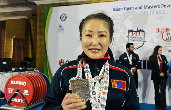 З.Мөнхзаяа пауэрлифтингийн Азийн аваргаас мөнгөн медаль хүртлээ