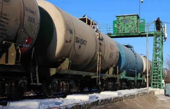 Өнөөдрийн байдлаар төмөр зам дээр АИ-92 бензинтэй 63 цистерн вагон байна