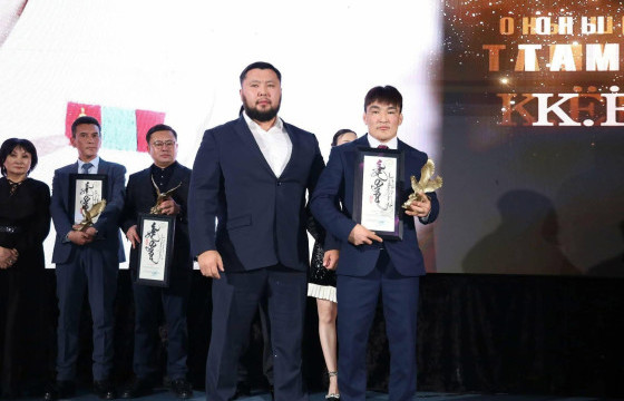 К.Ёолк “Алтан Бүргэд” наадмын  “Шилдэг тамирчин” шагналыг хүртлээ