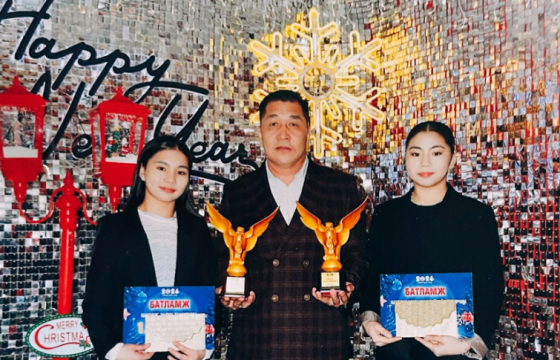 Эгч, дүү А.Алтанзул, А.Мөнгөнзул нар  МБХ-ны “Алтан шонхор”  цомын эзэд болов