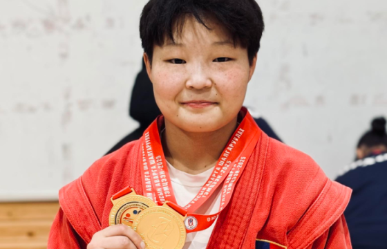 Э.Номинтуяа самбо бөхийн оюутны улсын аварга боллоо