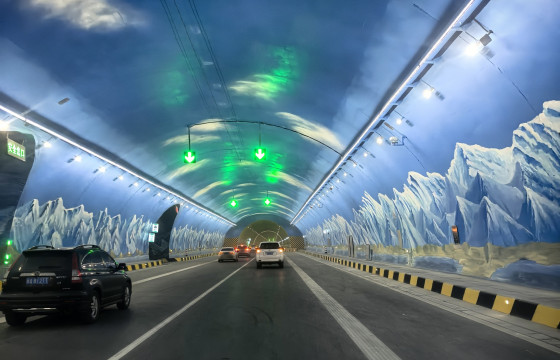 Дэлхийн хамгийн урт хурдны авто замын туннель ашиглалтад орлоо