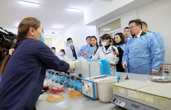 Ерөнхий сайд Г.Занданшатар цусаа хандивлаж, бусдад амьдрал бэлэглэхийг уриаллаа