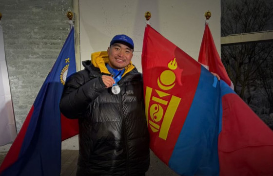 О.Сайханжаргал мөсөнд авиралтын дэлхийн цомоос мөнгөн медаль хүртлээ