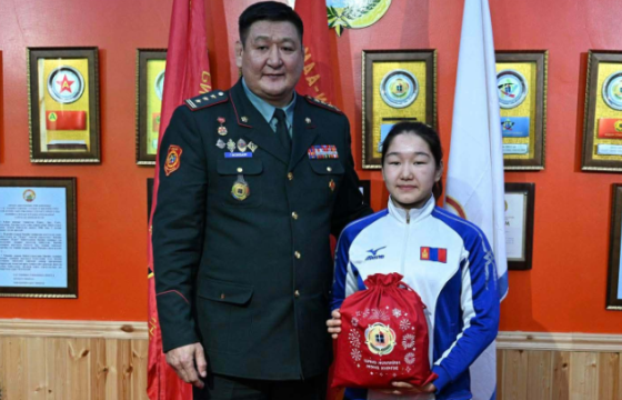 Л.ЭРДЭНЭБУЛГАН: П.Орхон эгч шиг дэлхийн аварга тамирчин болохыг хүсэж, чөлөөт бөхийг сонгосон 