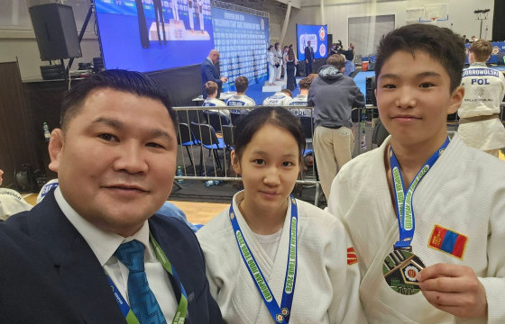 Б.Хулан, М.Энхбилэг нар Европын тэмцээнээс хүрэл медаль хүртжээ