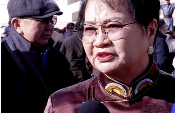 СОЁЛЫН ГАВЬЯАТ ЗҮТГЭЛТЭН Д.САЙНБАЯР: Энэ сайхан шагналыг надад хүртээж байгаа ч цаад мөн чанартаа Монголын сэтгүүл зүйг үнэллээ гэж талархаж байна