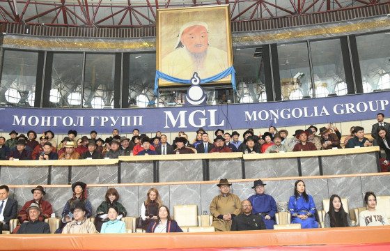 Элчин Сайдууд битүүний өдрийн барилдааныг үзэж сонирхлоо