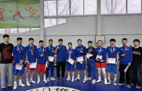 Боксчид сар шинийн үеэр Орос, Казахстаны тэмцээнээс медаль хүртжээ