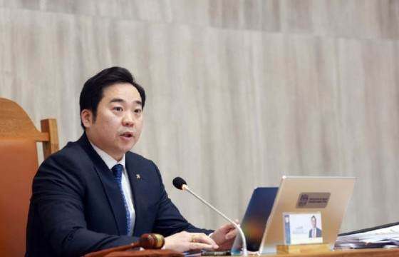 Нийслэлийн 2026 оны төсвийн тодотгол болон бусад асуудлыг хэлэлцэж байна