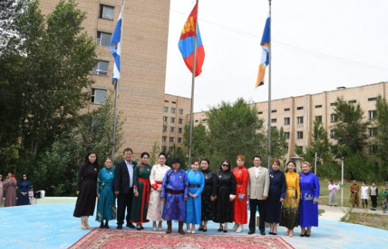 Монгол улсын Төрийн далбаа, Эмнэлгийн тугаа мандууллаа