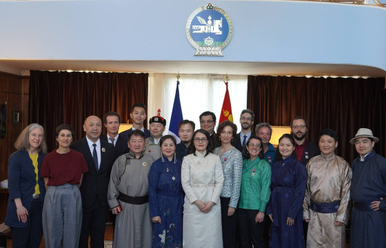 Францад амьдарч буй Монголчууд болон гадаадын иргэд төрийн одон медаль хүртлээ