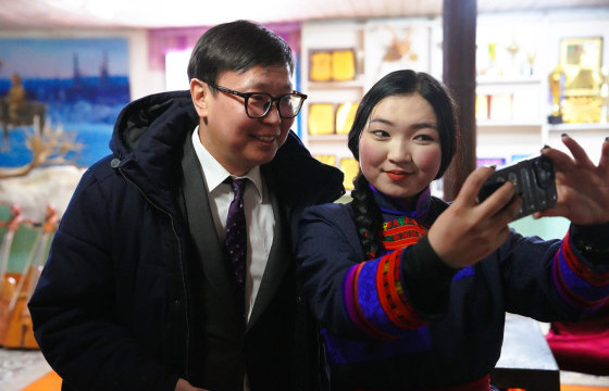 Боловсролын сайд П.Наранбаяр Хөвсгөлийн Цагааннуур суманд ажиллалаа